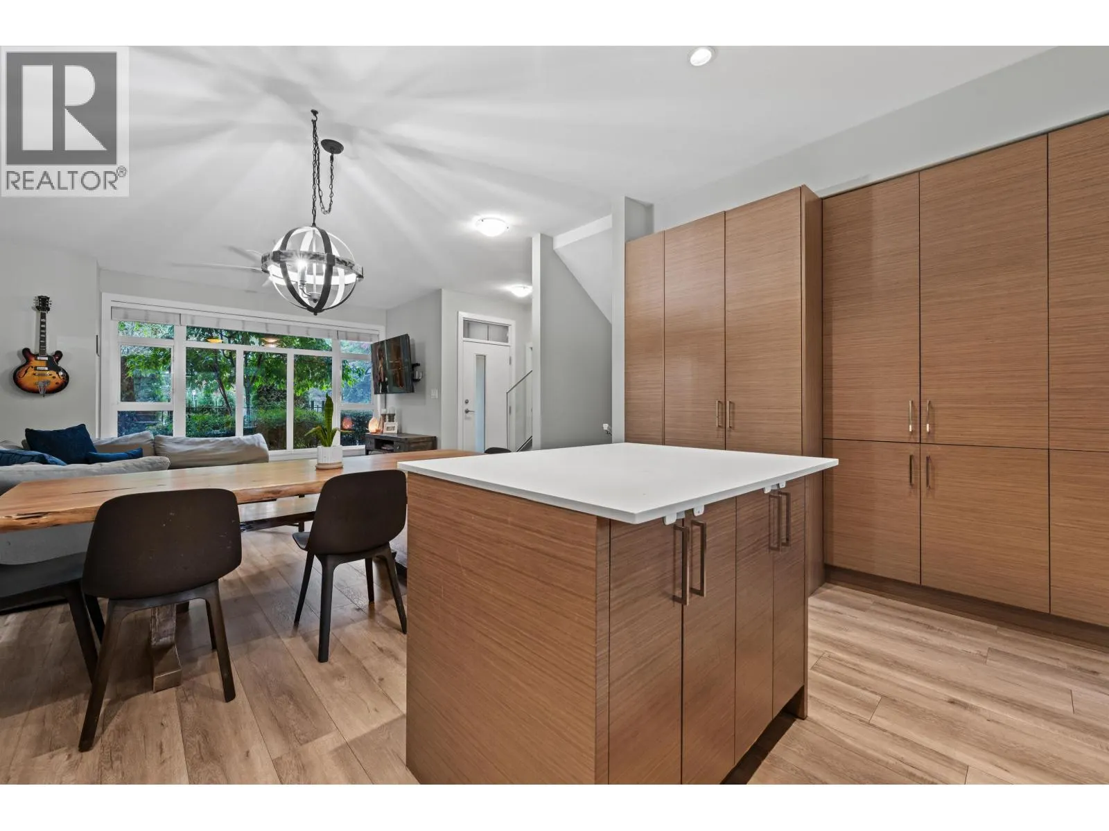 207 2135 HERITAGE PARK LANE