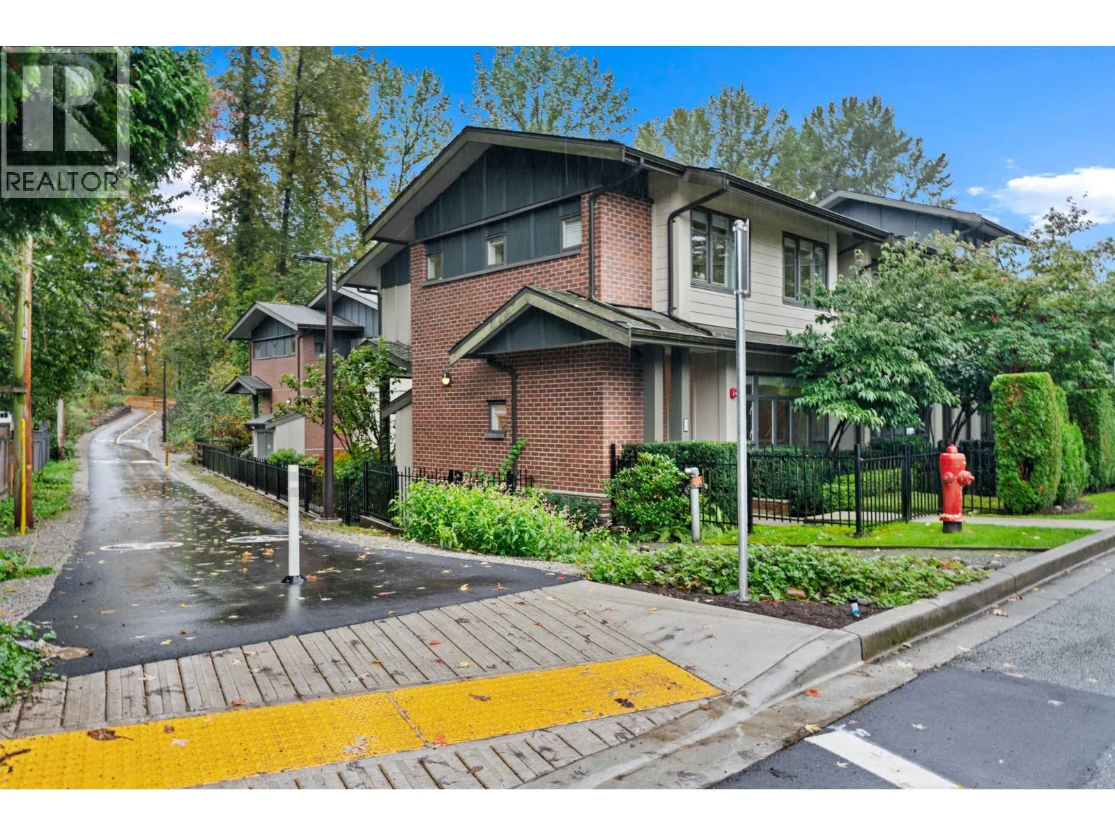207 2135 HERITAGE PARK LANE
