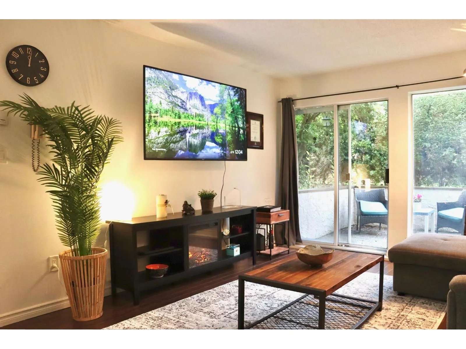 1 1860 SOUTHMERE EAST CRESCENT