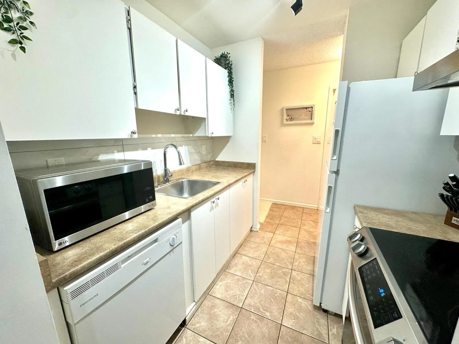 1 1860 SOUTHMERE EAST CRESCENT