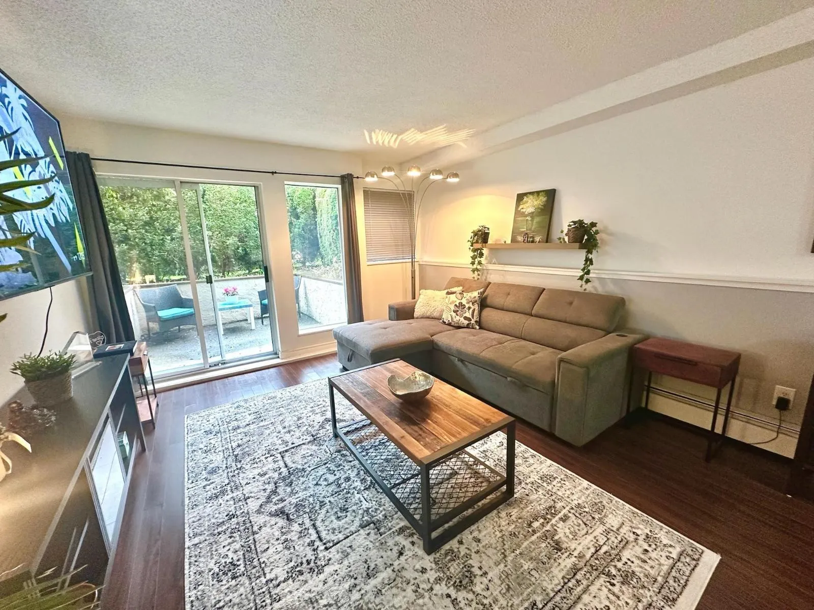 1 1860 SOUTHMERE EAST CRESCENT