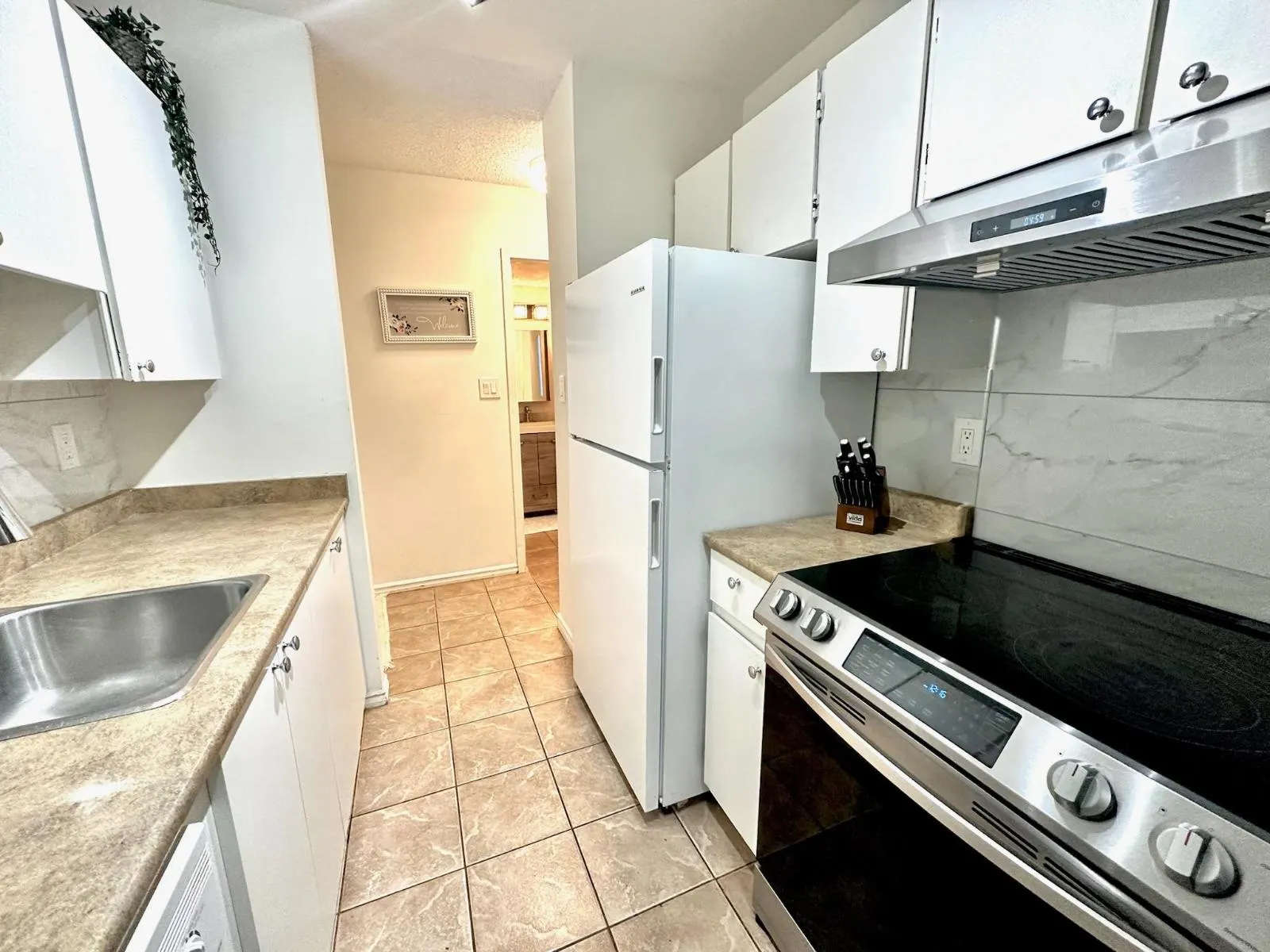 1 1860 SOUTHMERE EAST CRESCENT