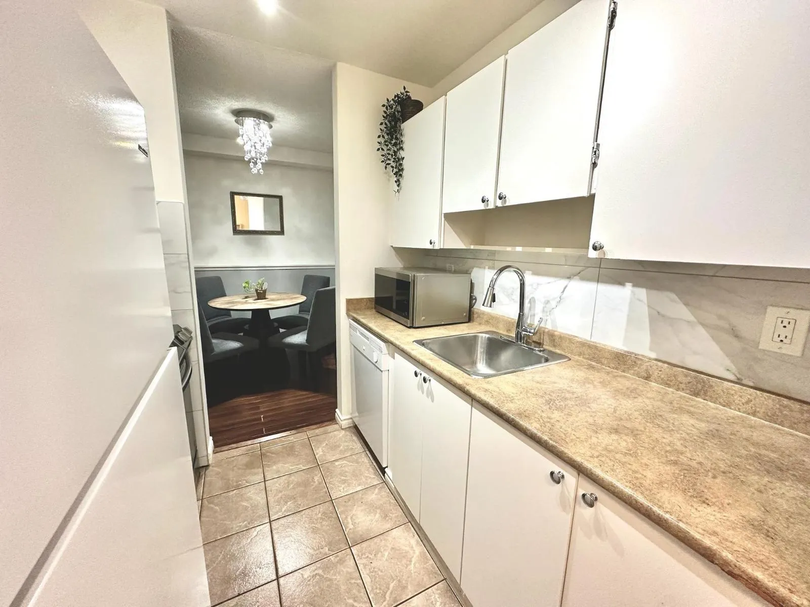 1 1860 SOUTHMERE EAST CRESCENT