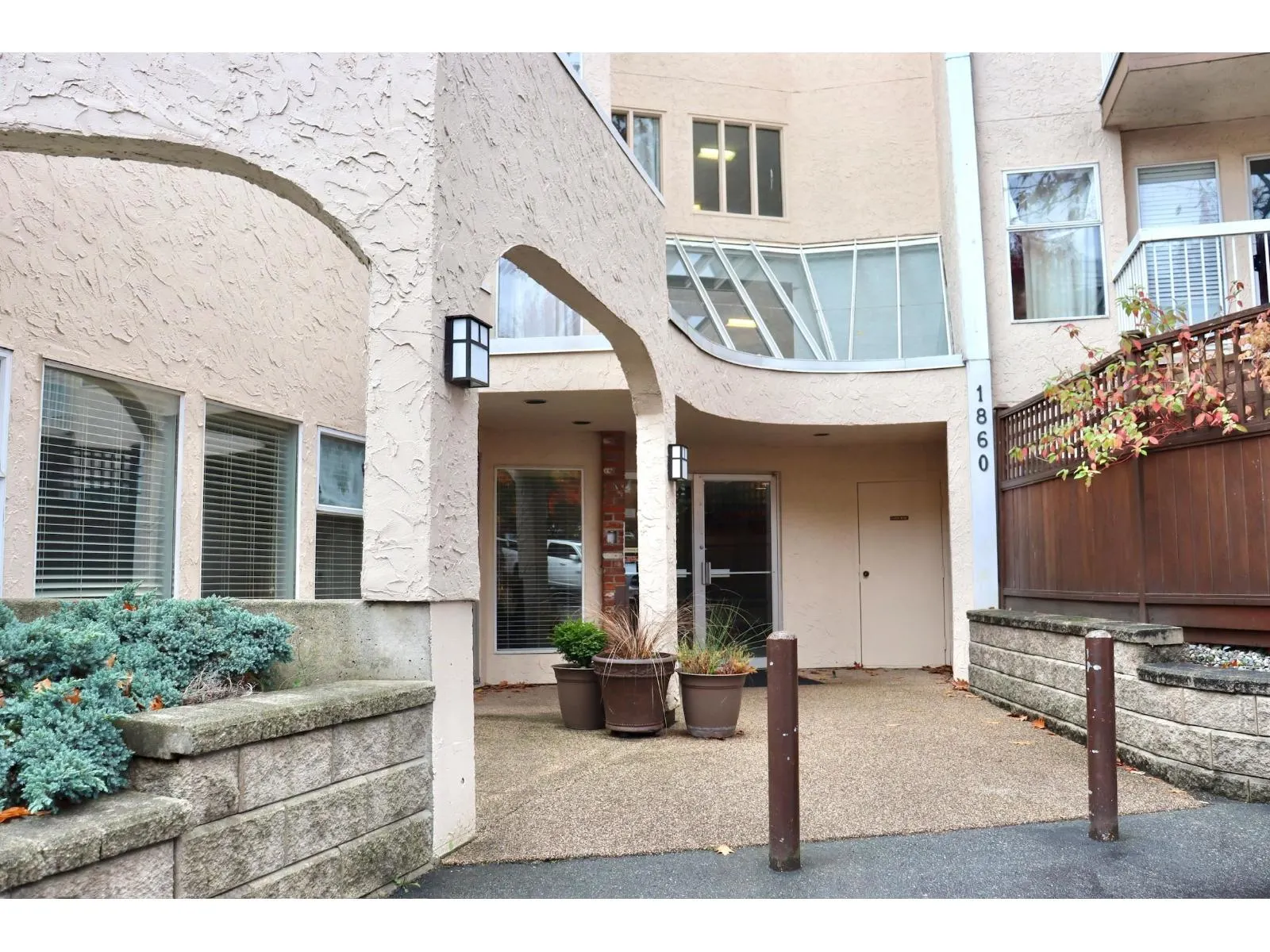 1 1860 SOUTHMERE EAST CRESCENT