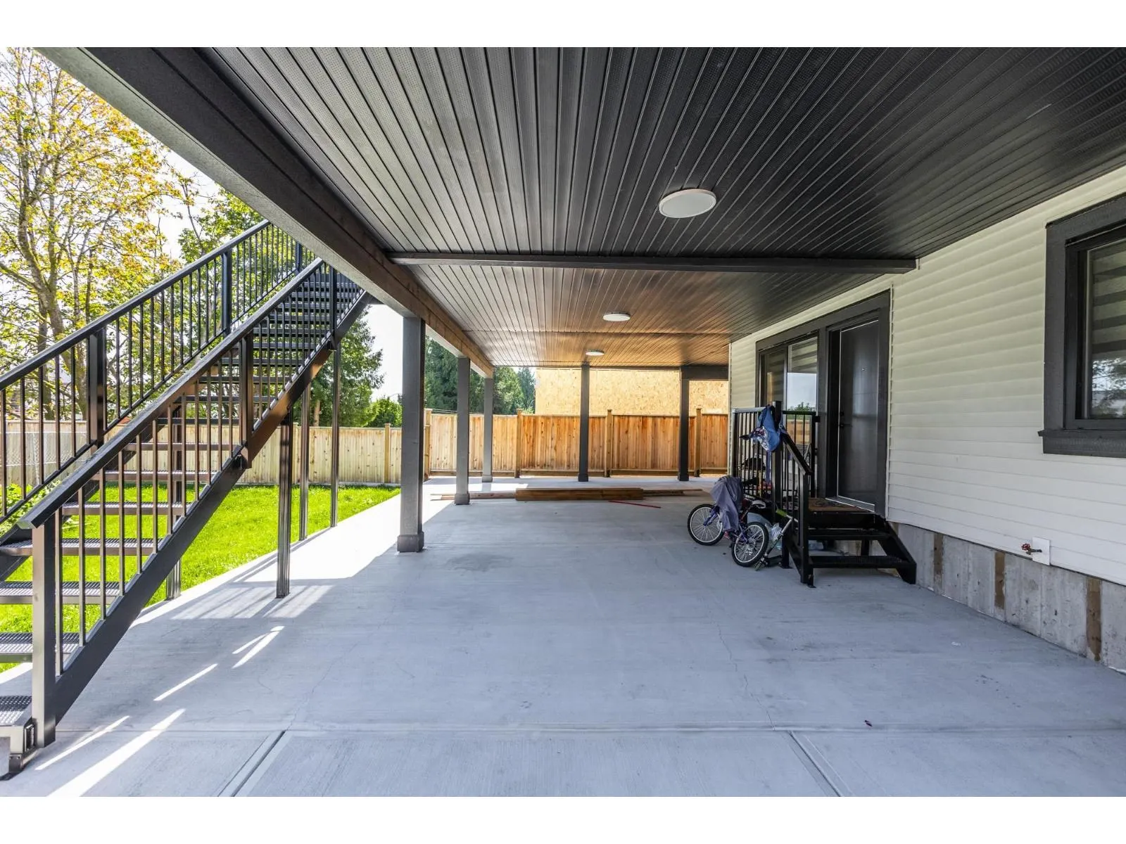 2170 OAKRIDGE CRESCENT