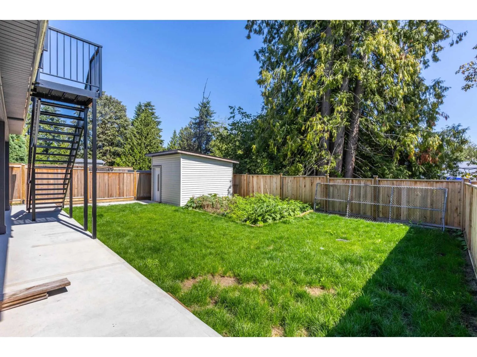 2170 OAKRIDGE CRESCENT