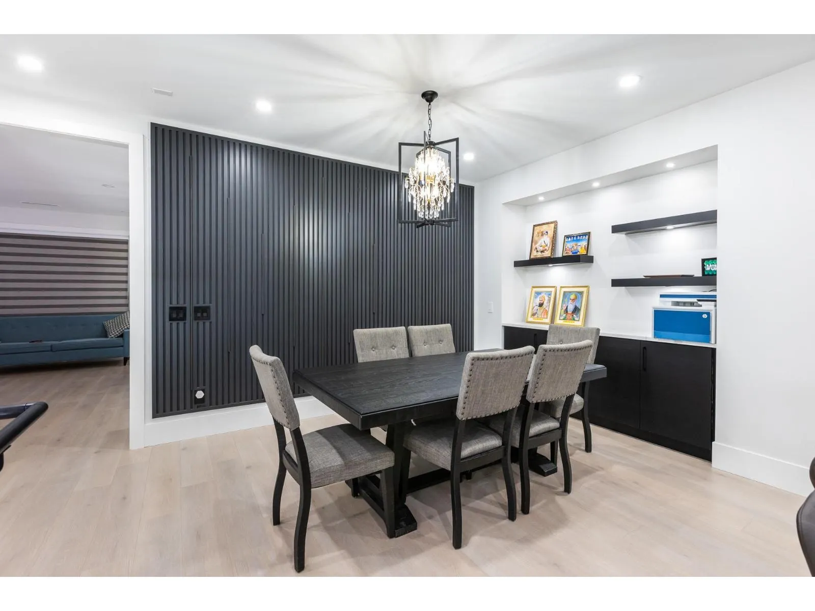 2170 OAKRIDGE CRESCENT