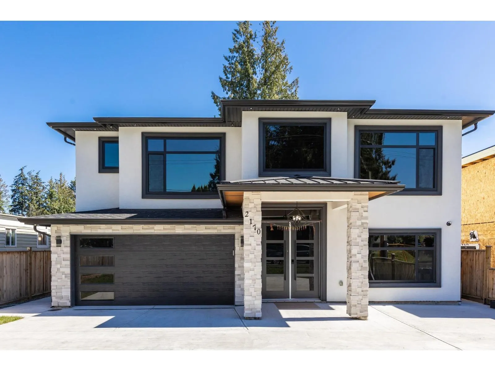 2170 OAKRIDGE CRESCENT