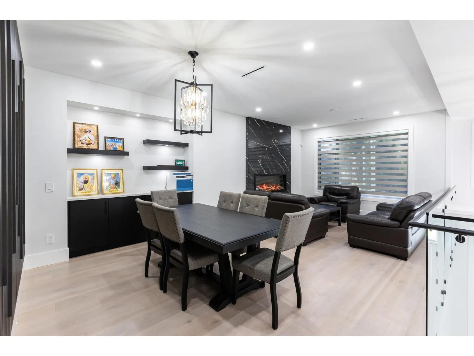 2170 OAKRIDGE CRESCENT