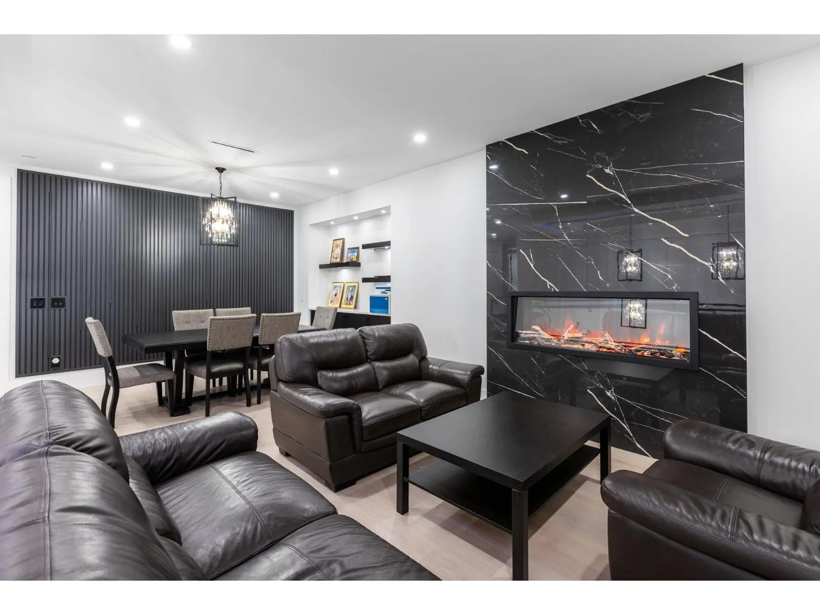 2170 OAKRIDGE CRESCENT