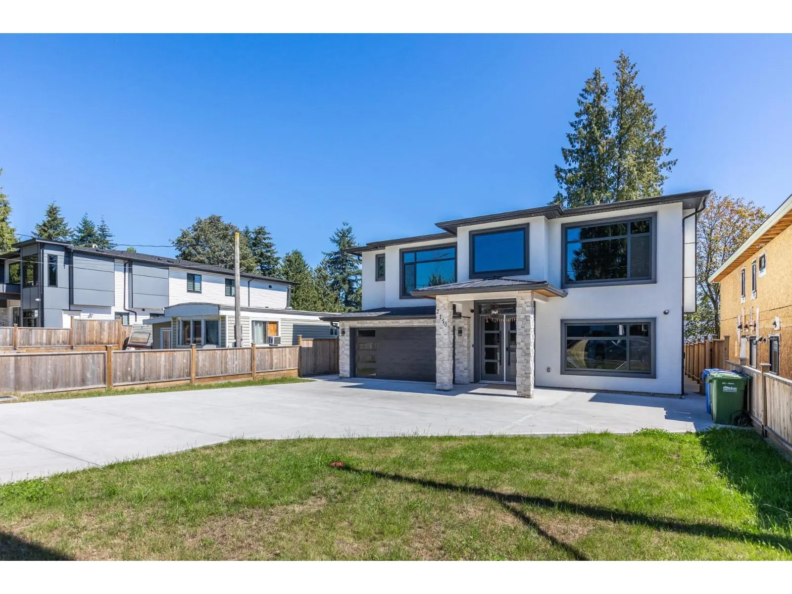 2170 OAKRIDGE CRESCENT