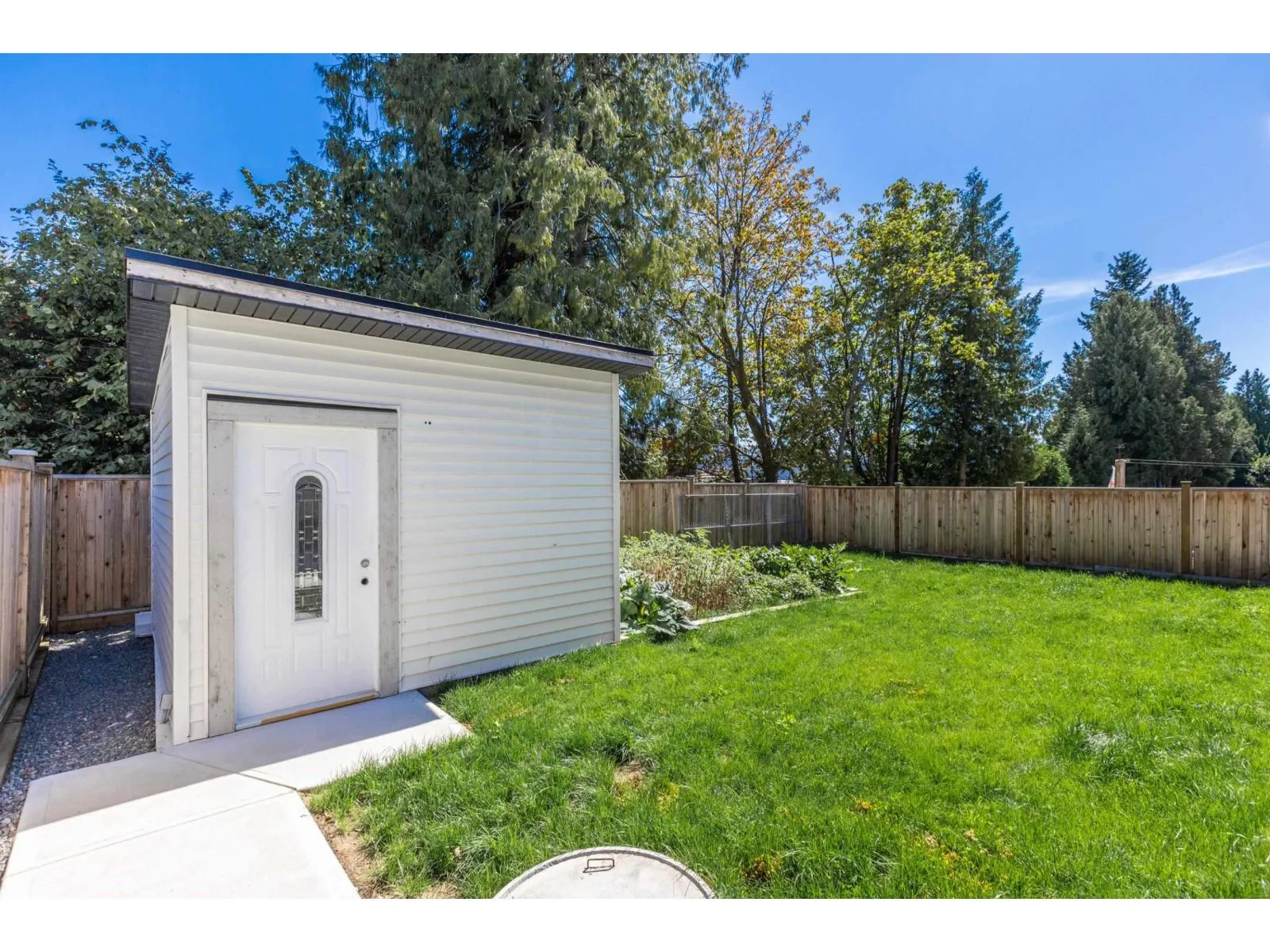 2170 OAKRIDGE CRESCENT