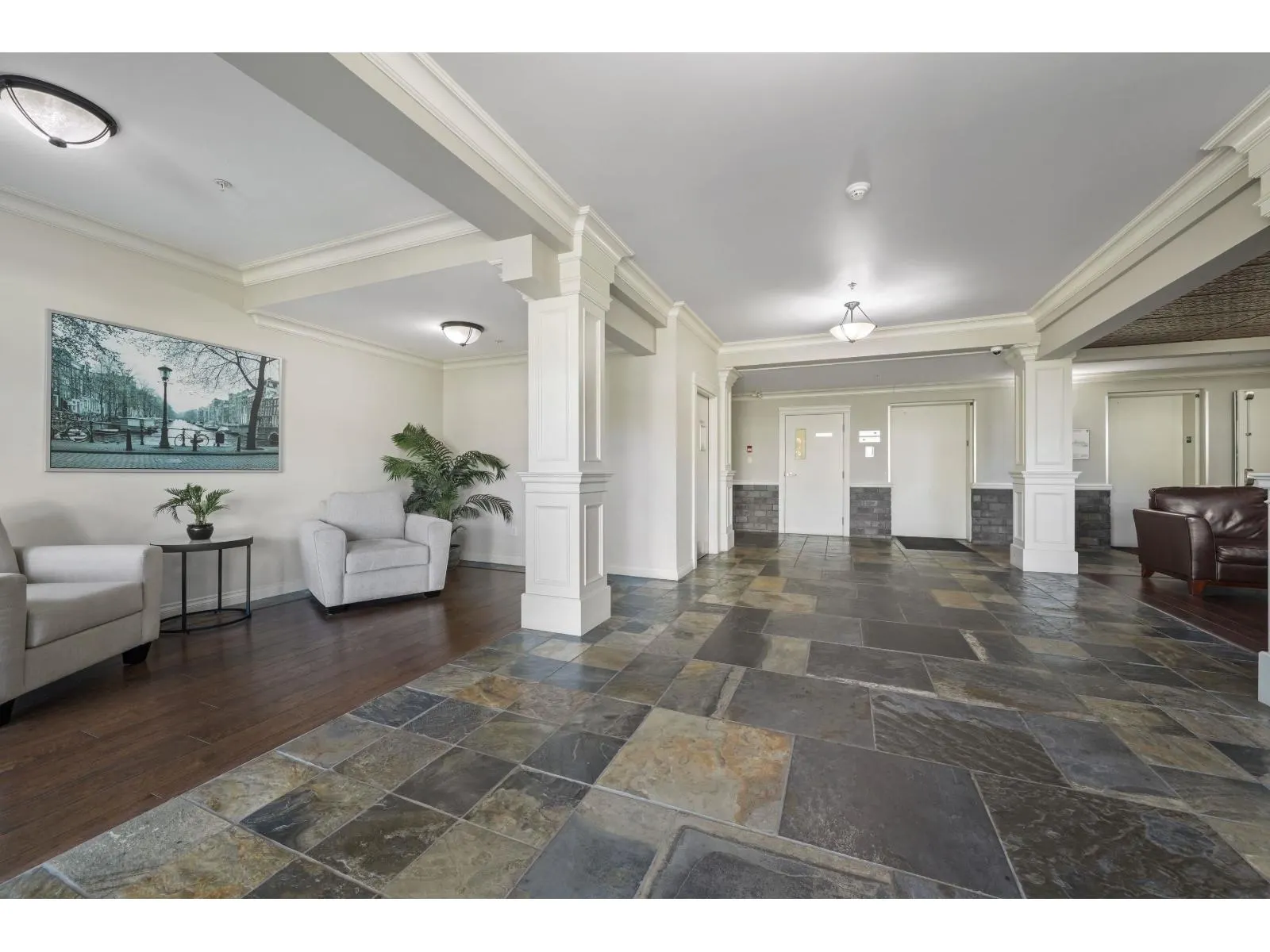 222 32729 GARIBALDI DRIVE