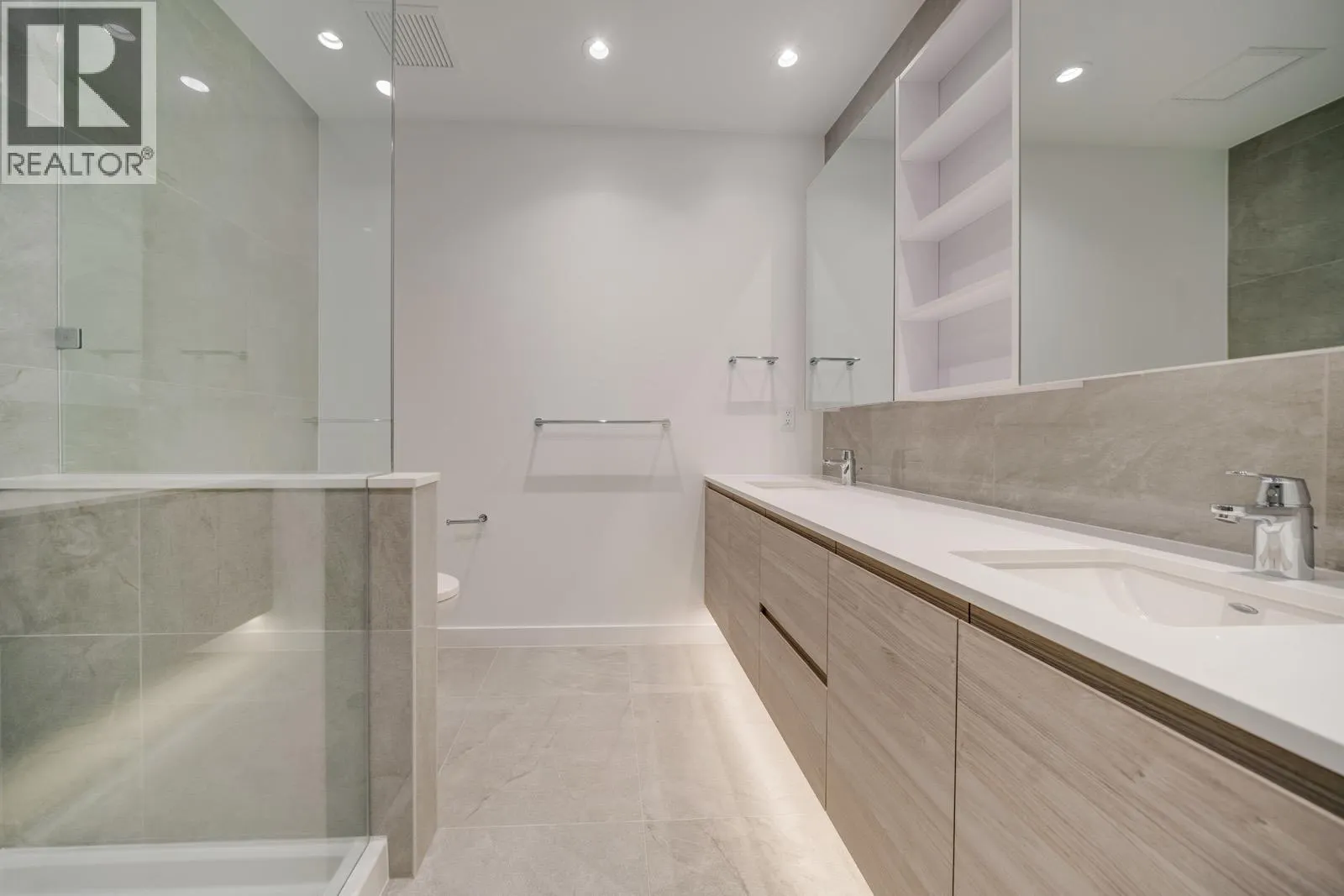 2807 680 QUAYSIDE DRIVE