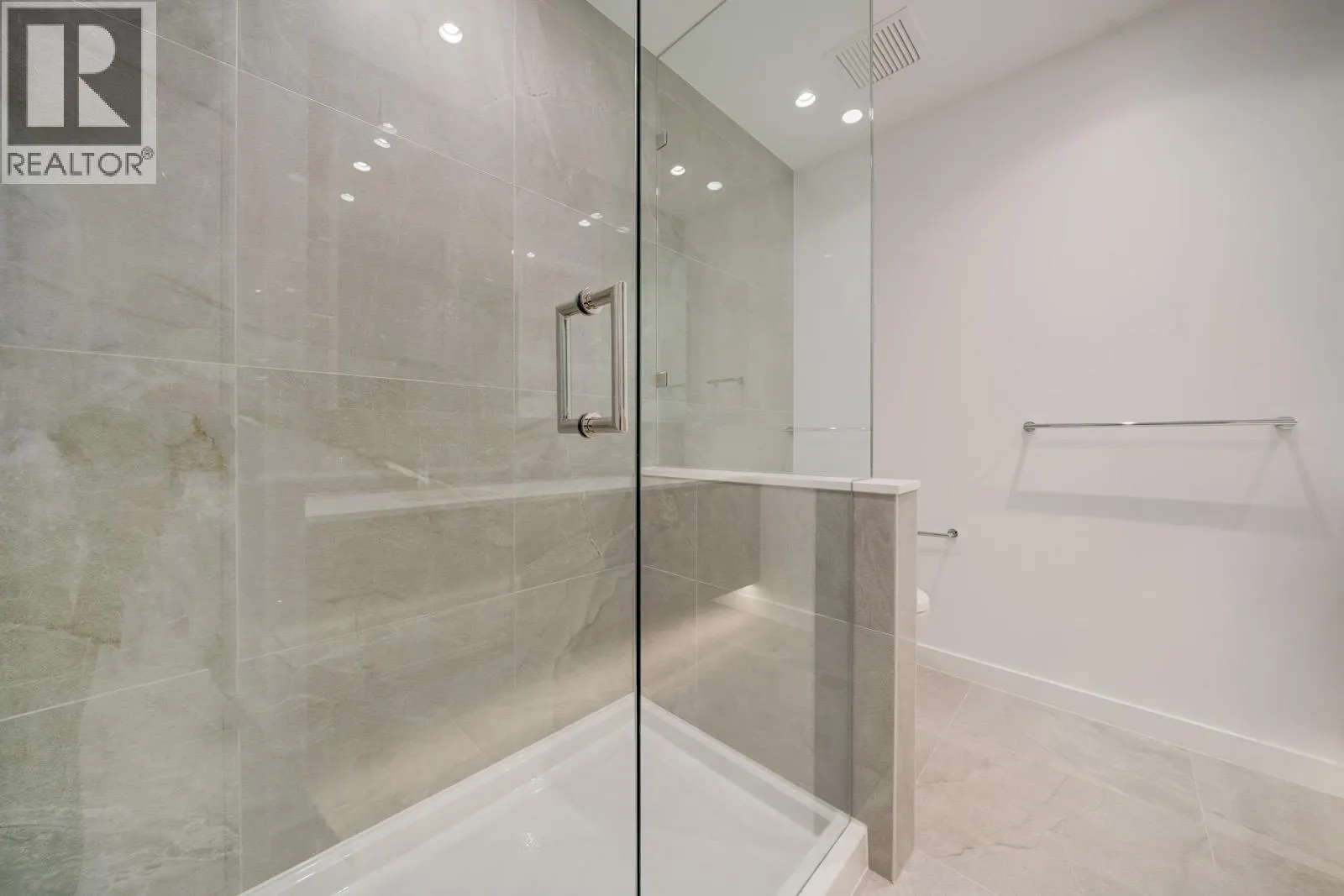 2807 680 QUAYSIDE DRIVE