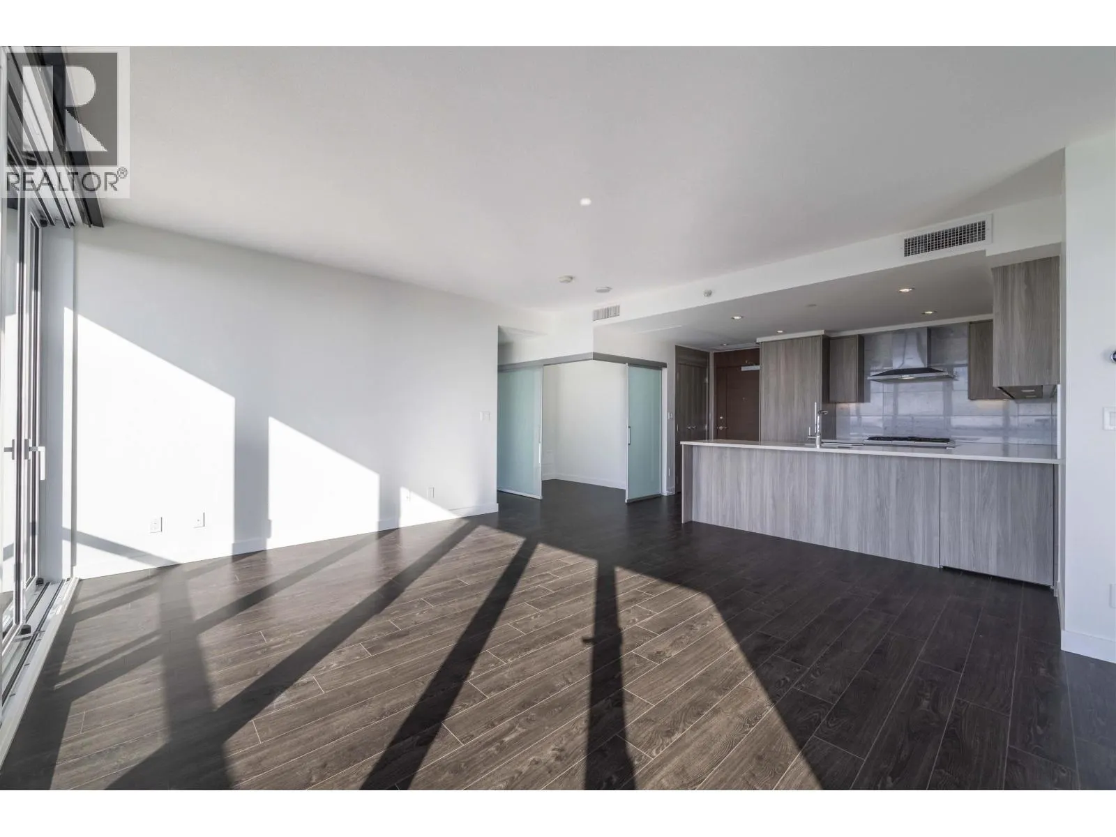 4502 4730 LOUGHEED HIGHWAY