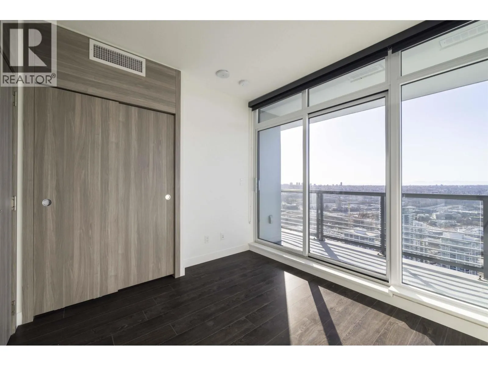 4502 4730 LOUGHEED HIGHWAY