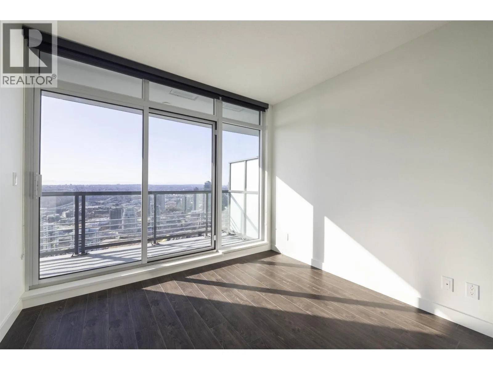 4502 4730 LOUGHEED HIGHWAY