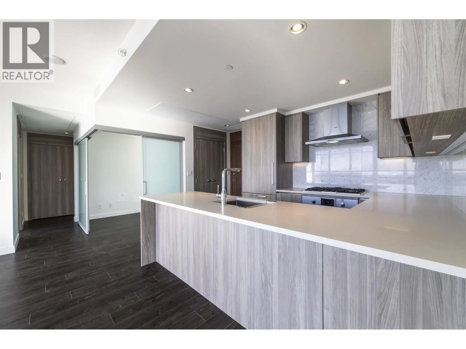 4502 4730 LOUGHEED HIGHWAY