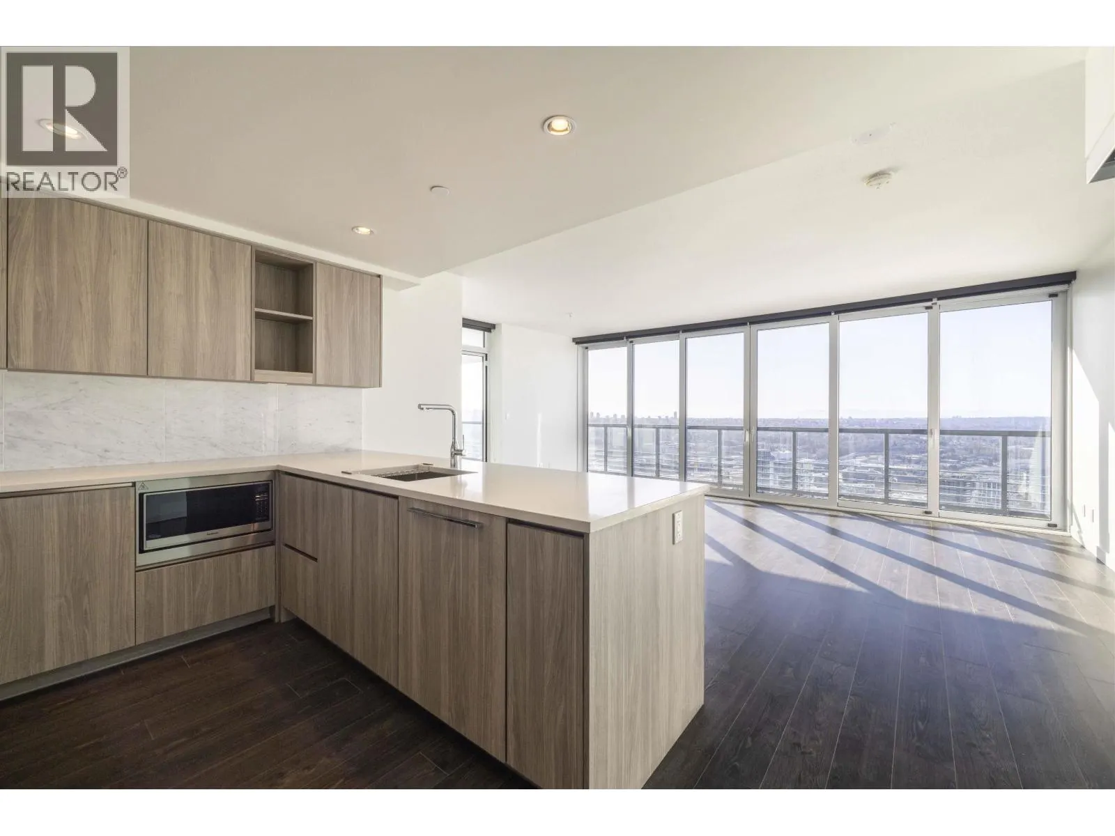 4502 4730 LOUGHEED HIGHWAY