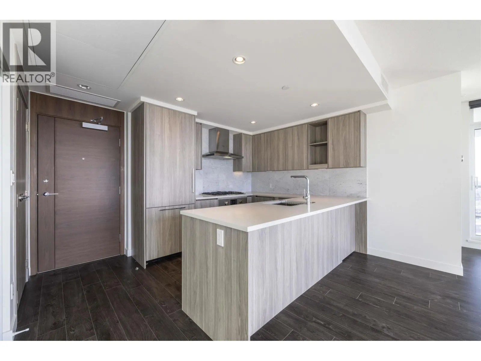 4502 4730 LOUGHEED HIGHWAY