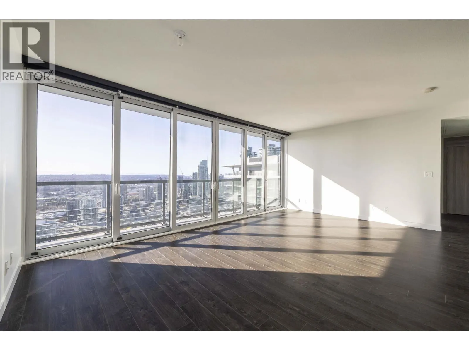 4502 4730 LOUGHEED HIGHWAY