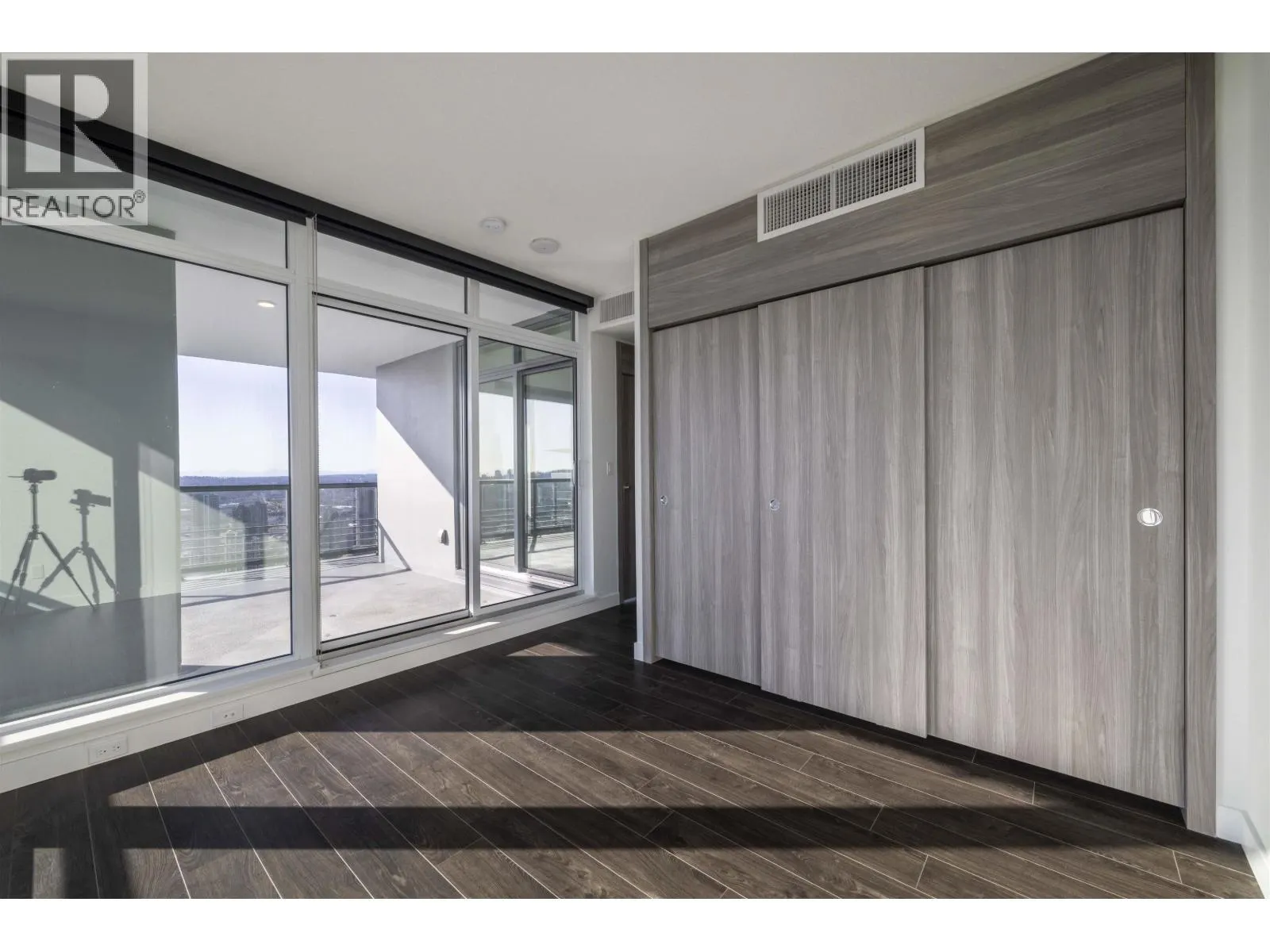 4502 4730 LOUGHEED HIGHWAY