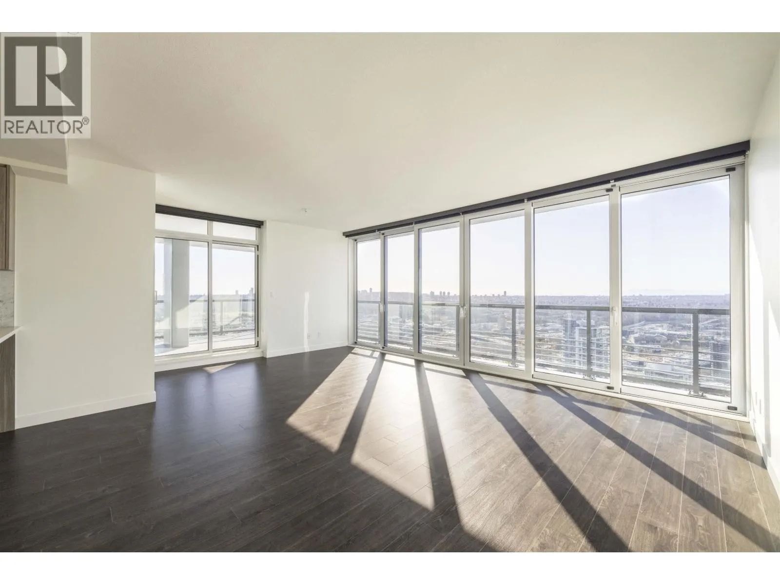 4502 4730 LOUGHEED HIGHWAY