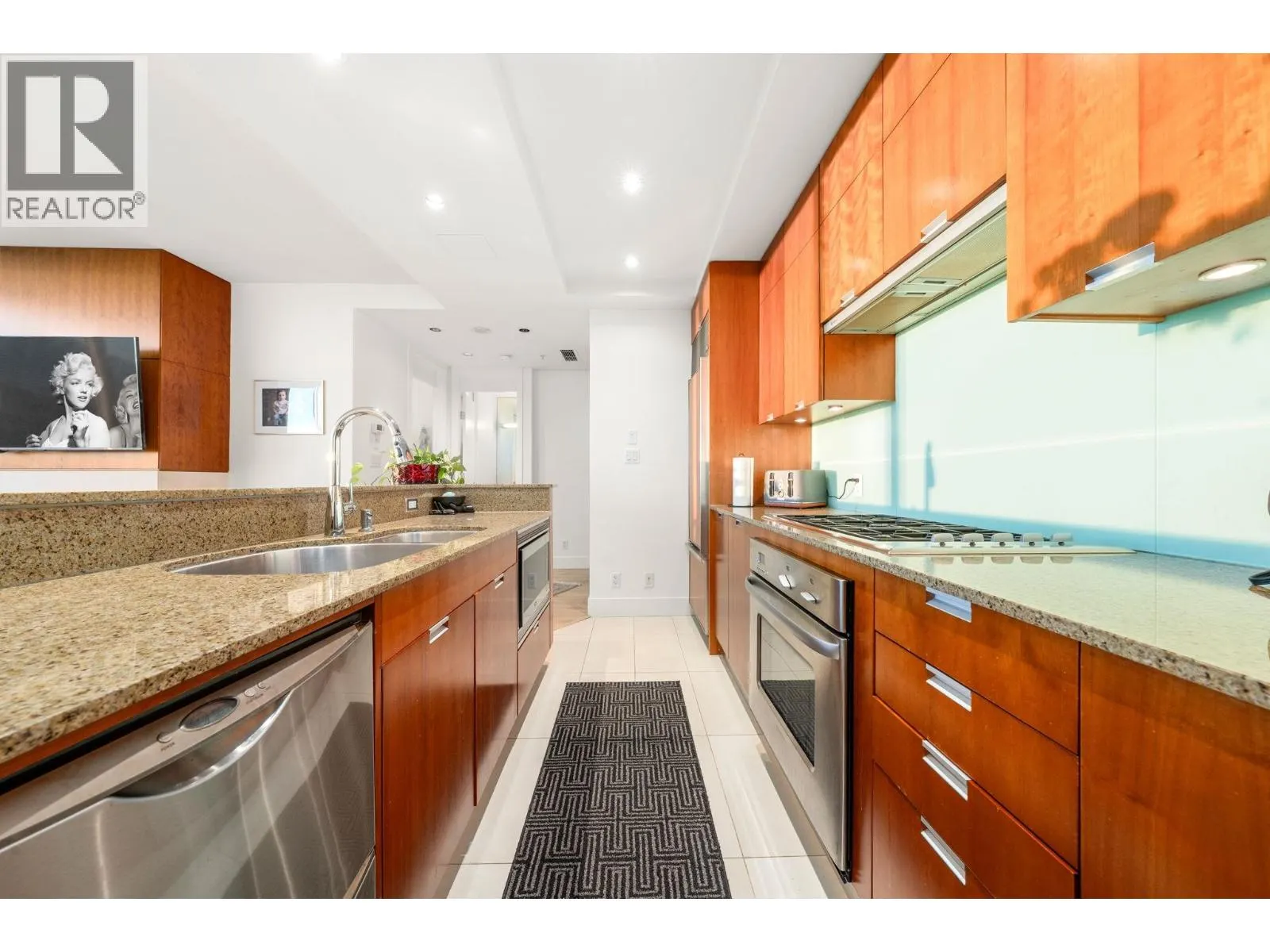 4006 1077 W CORDOVA STREET