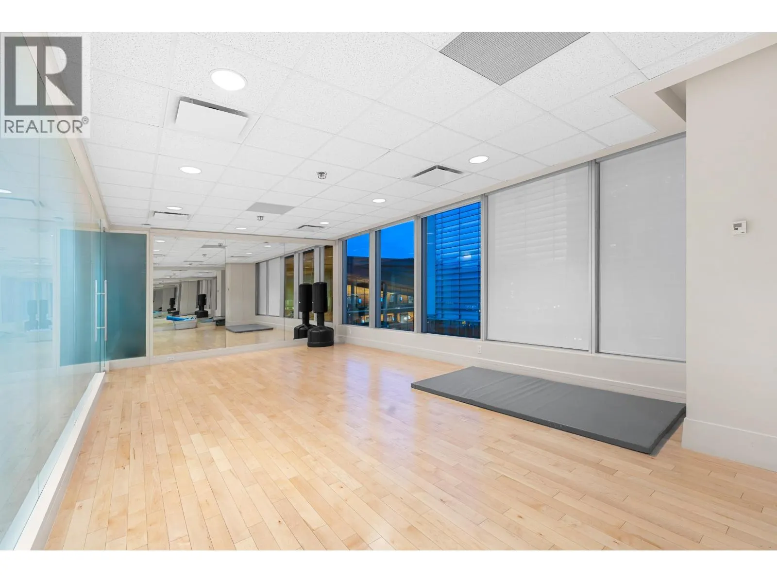 4006 1077 W CORDOVA STREET