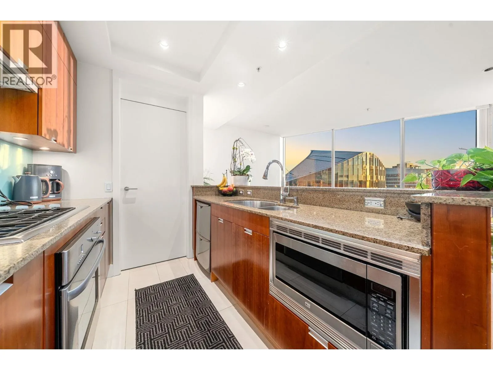 4006 1077 W CORDOVA STREET