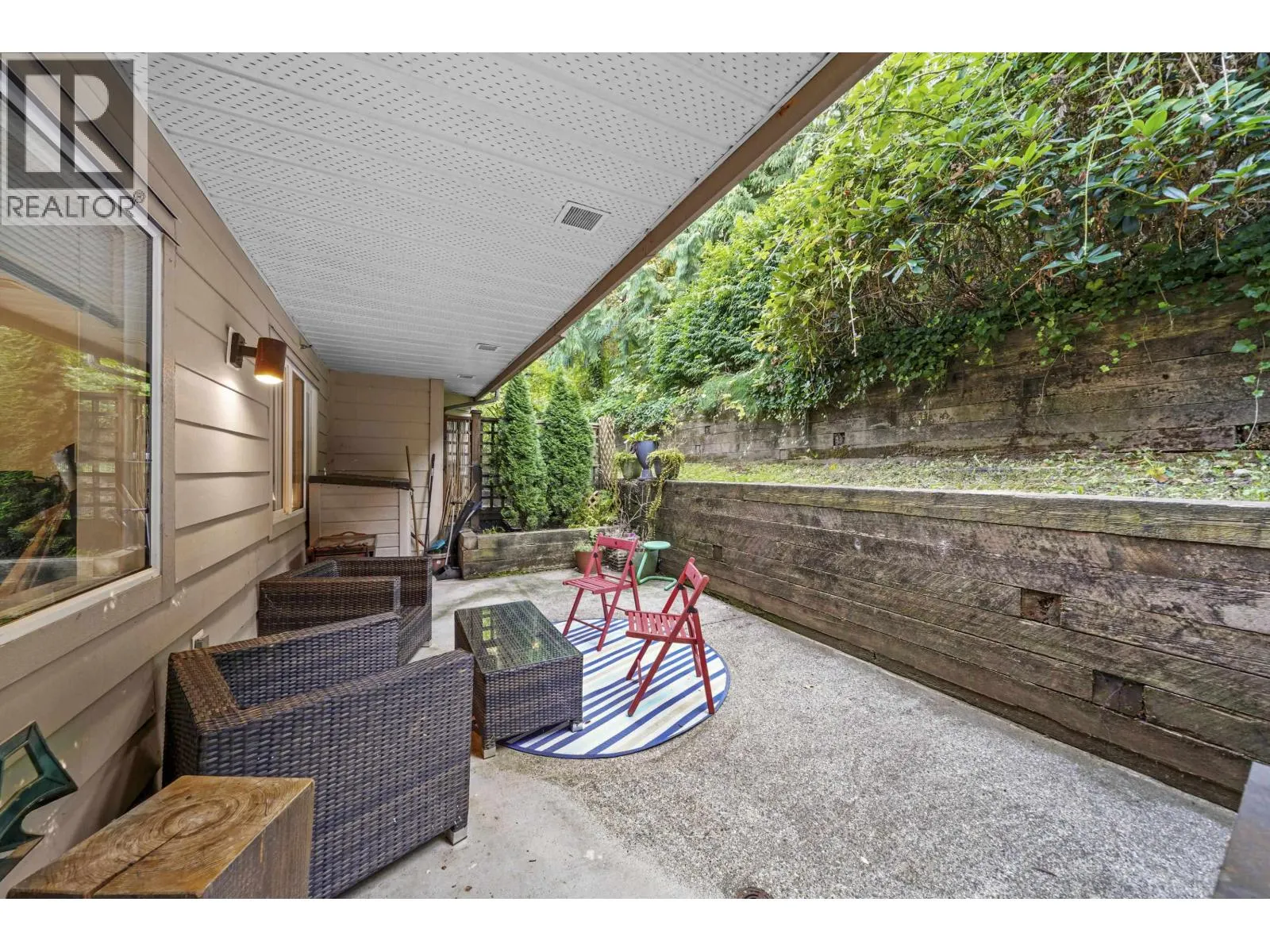 311 121 SHORELINE CIRCLE