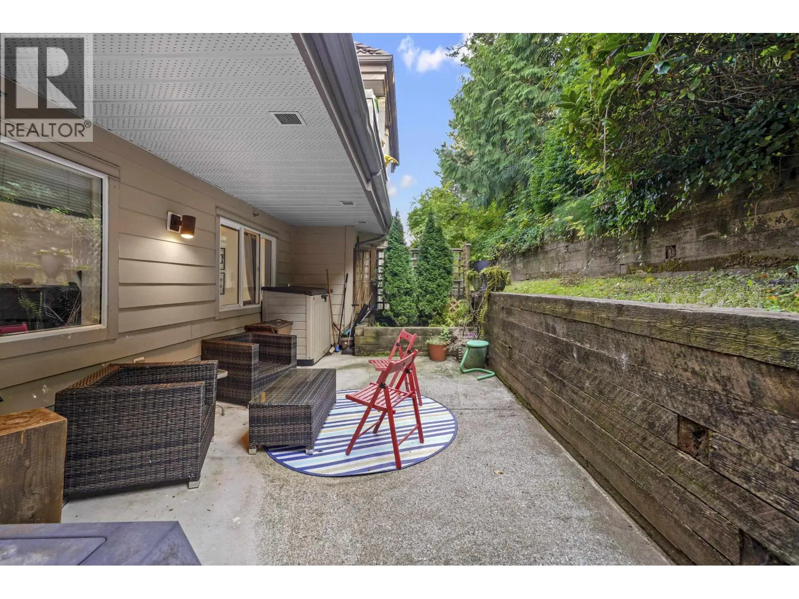 311 121 SHORELINE CIRCLE