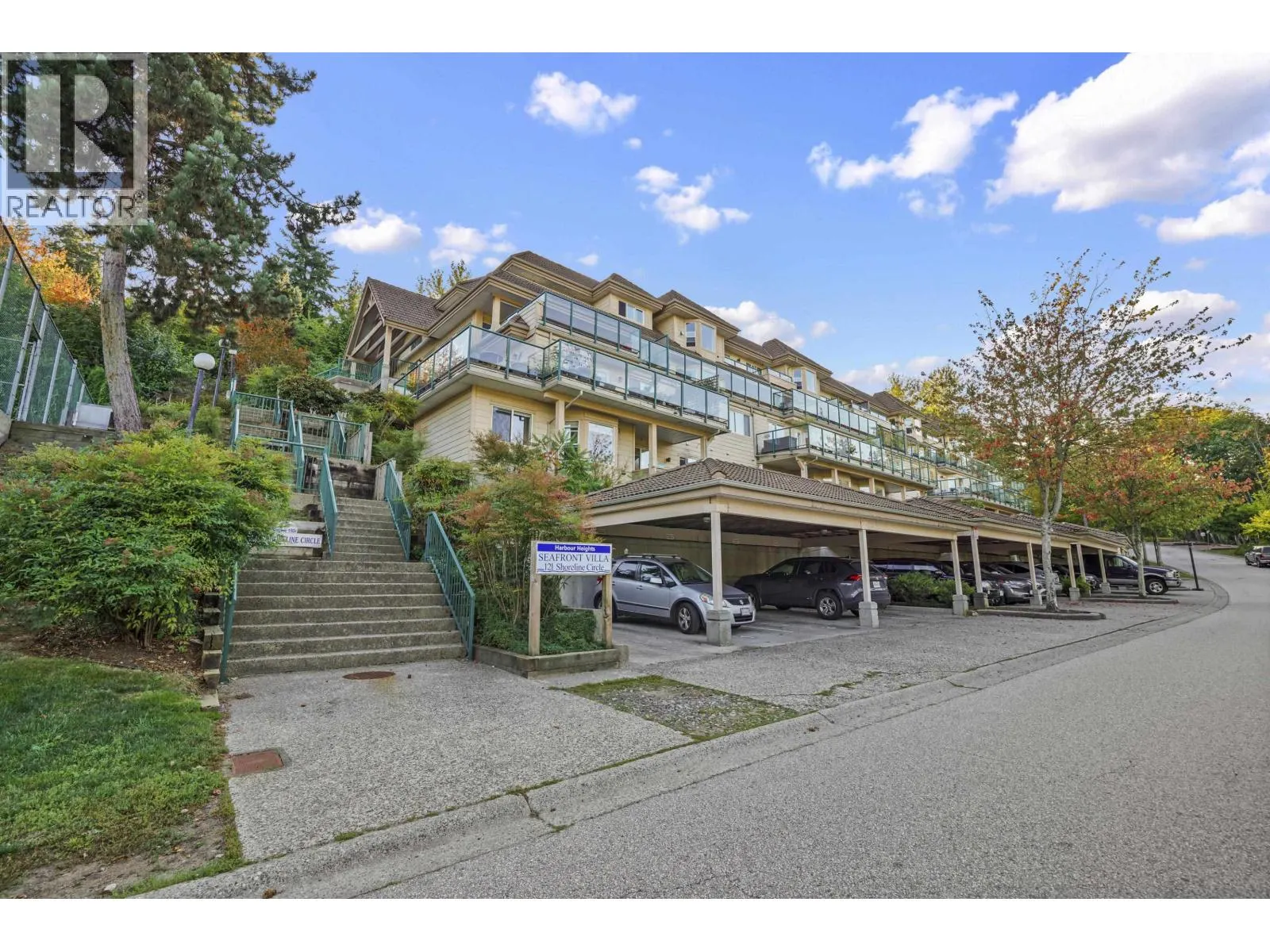 311 121 SHORELINE CIRCLE
