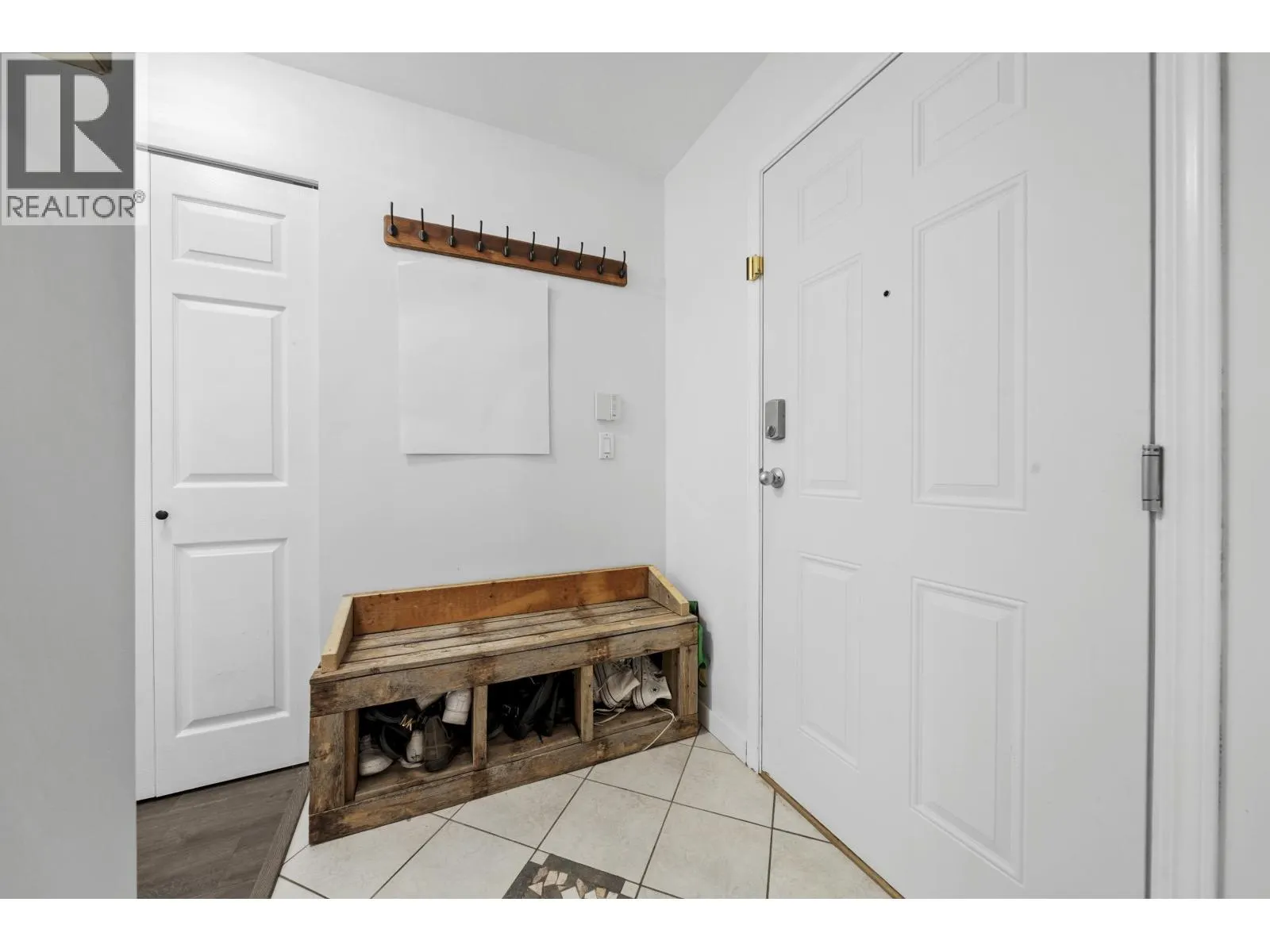311 121 SHORELINE CIRCLE