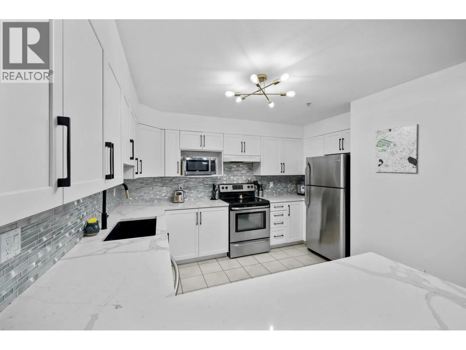 311 121 SHORELINE CIRCLE