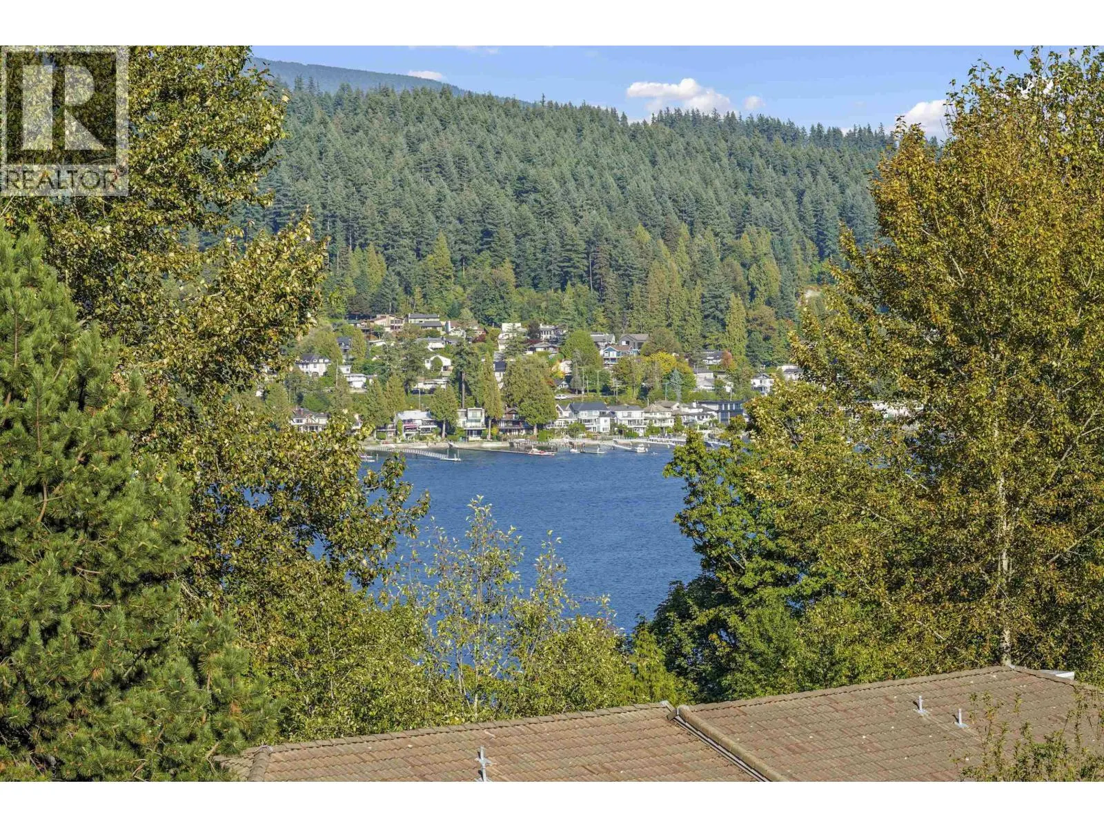 311 121 SHORELINE CIRCLE