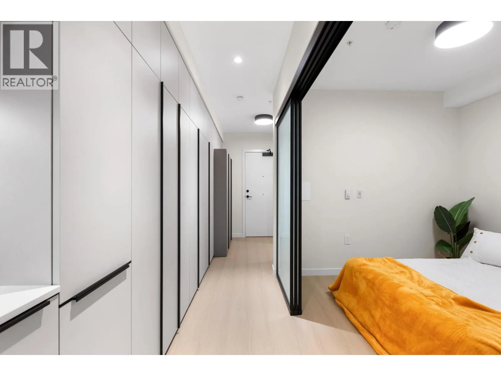 210 2015 ST. JOHNS STREET