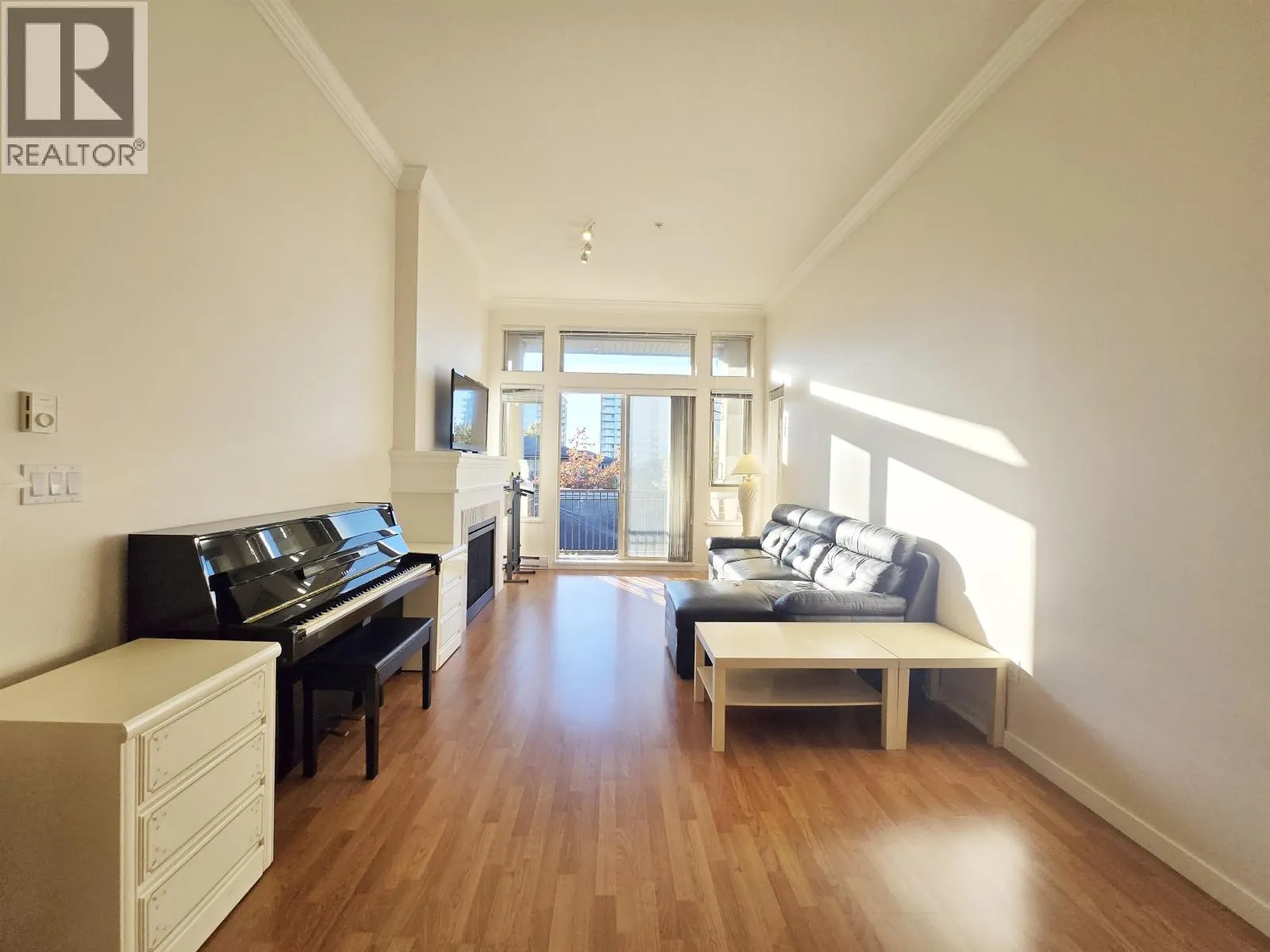 1427 5133 GARDEN CITY ROAD