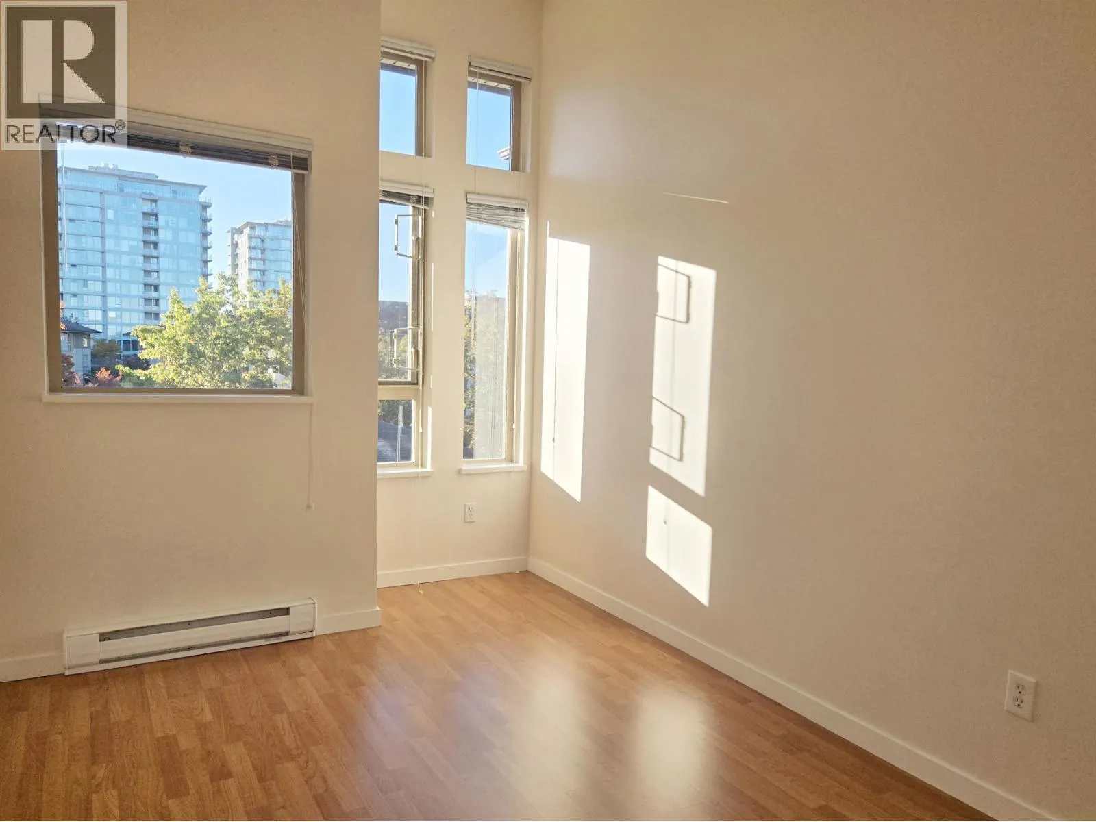 1427 5133 GARDEN CITY ROAD