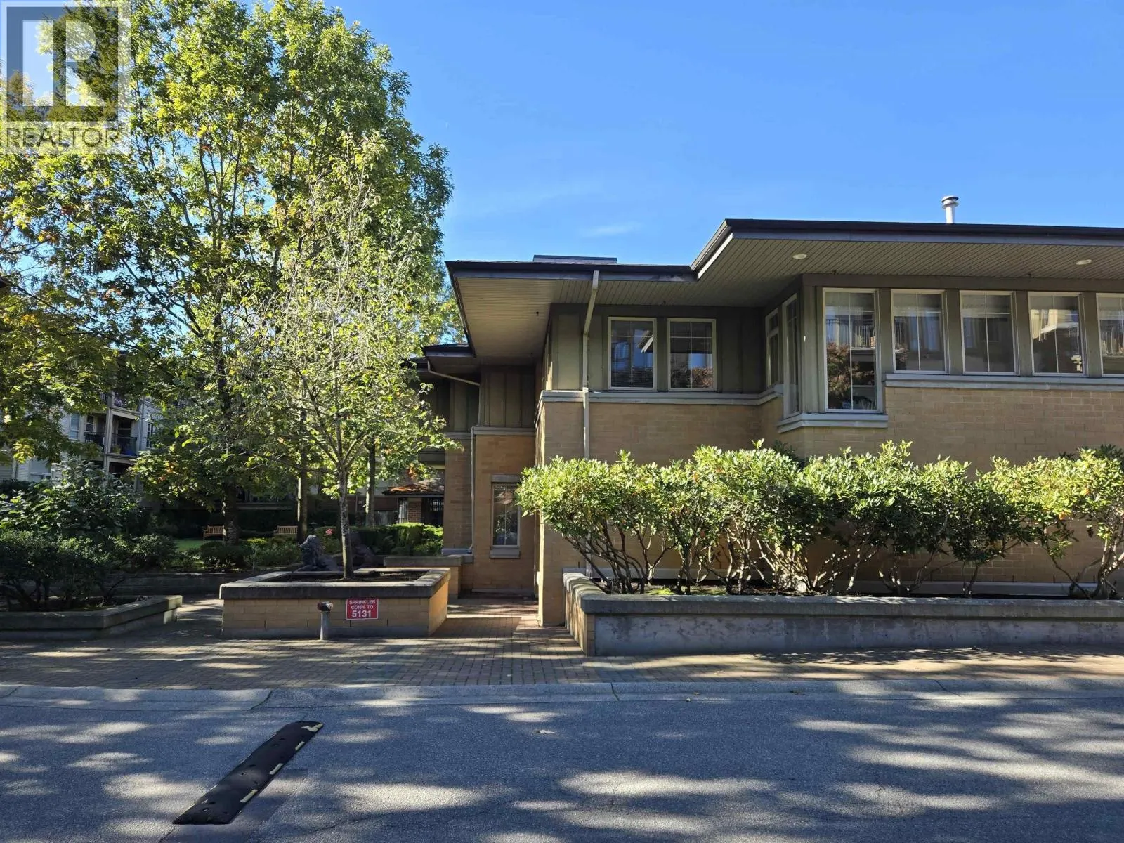 1427 5133 GARDEN CITY ROAD