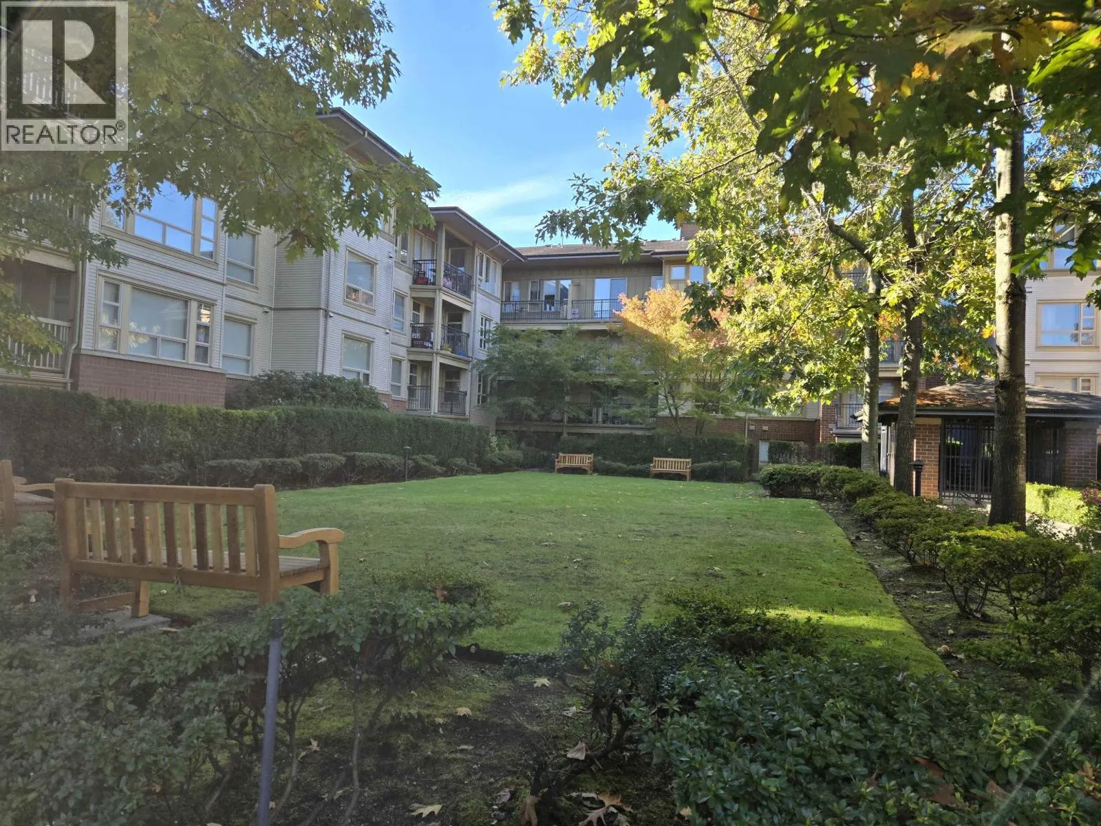 1427 5133 GARDEN CITY ROAD