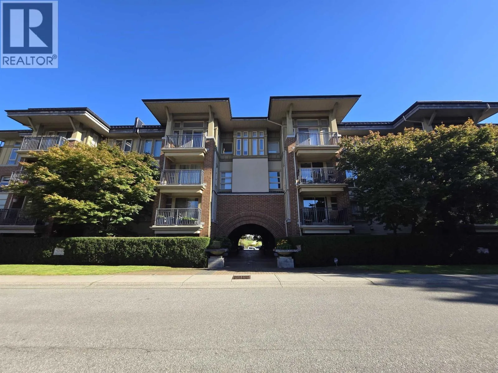 1427 5133 GARDEN CITY ROAD