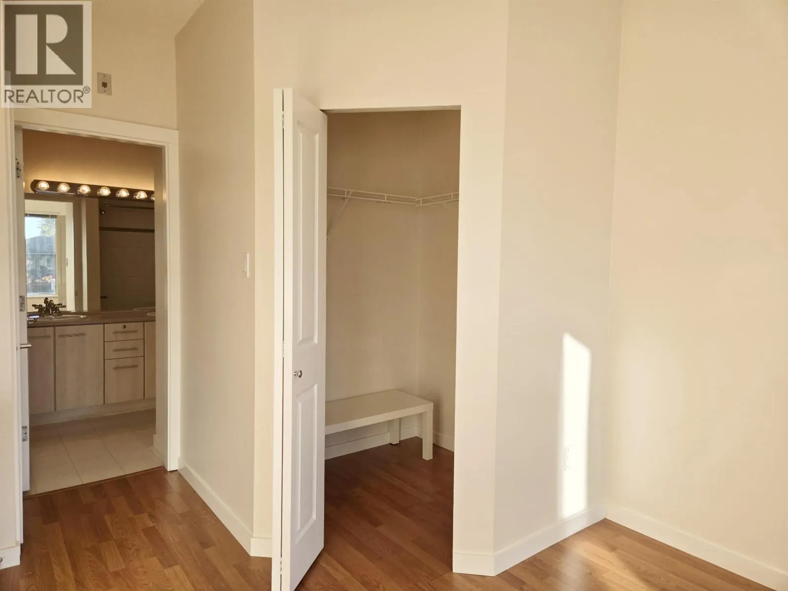 1427 5133 GARDEN CITY ROAD