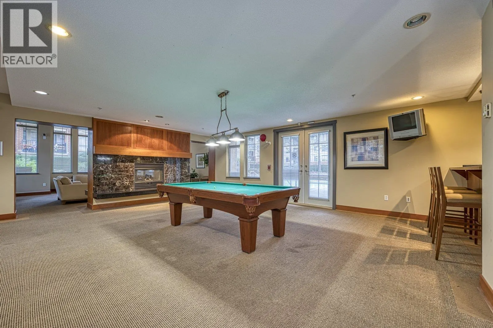 1427 5133 GARDEN CITY ROAD