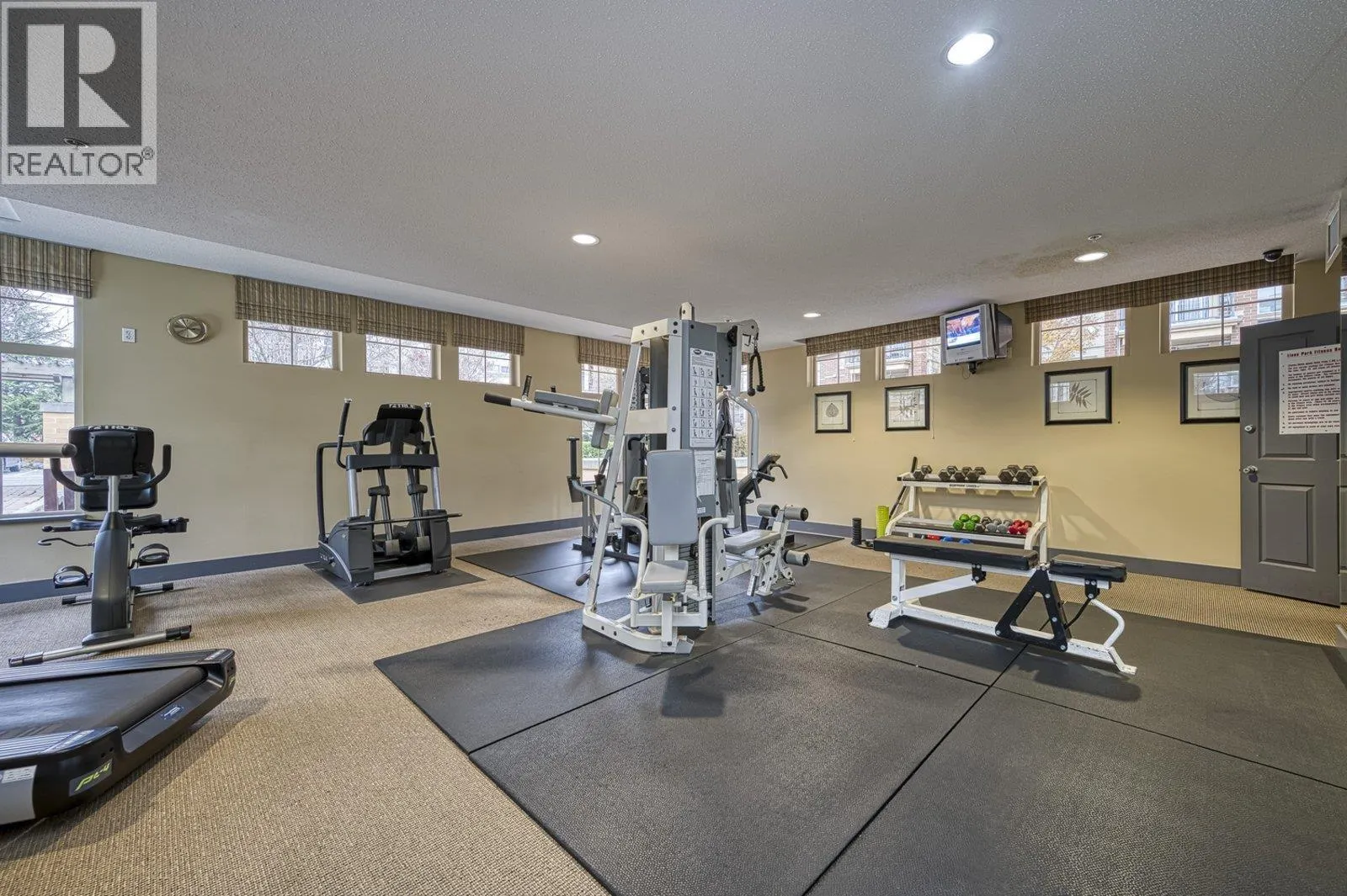 1427 5133 GARDEN CITY ROAD