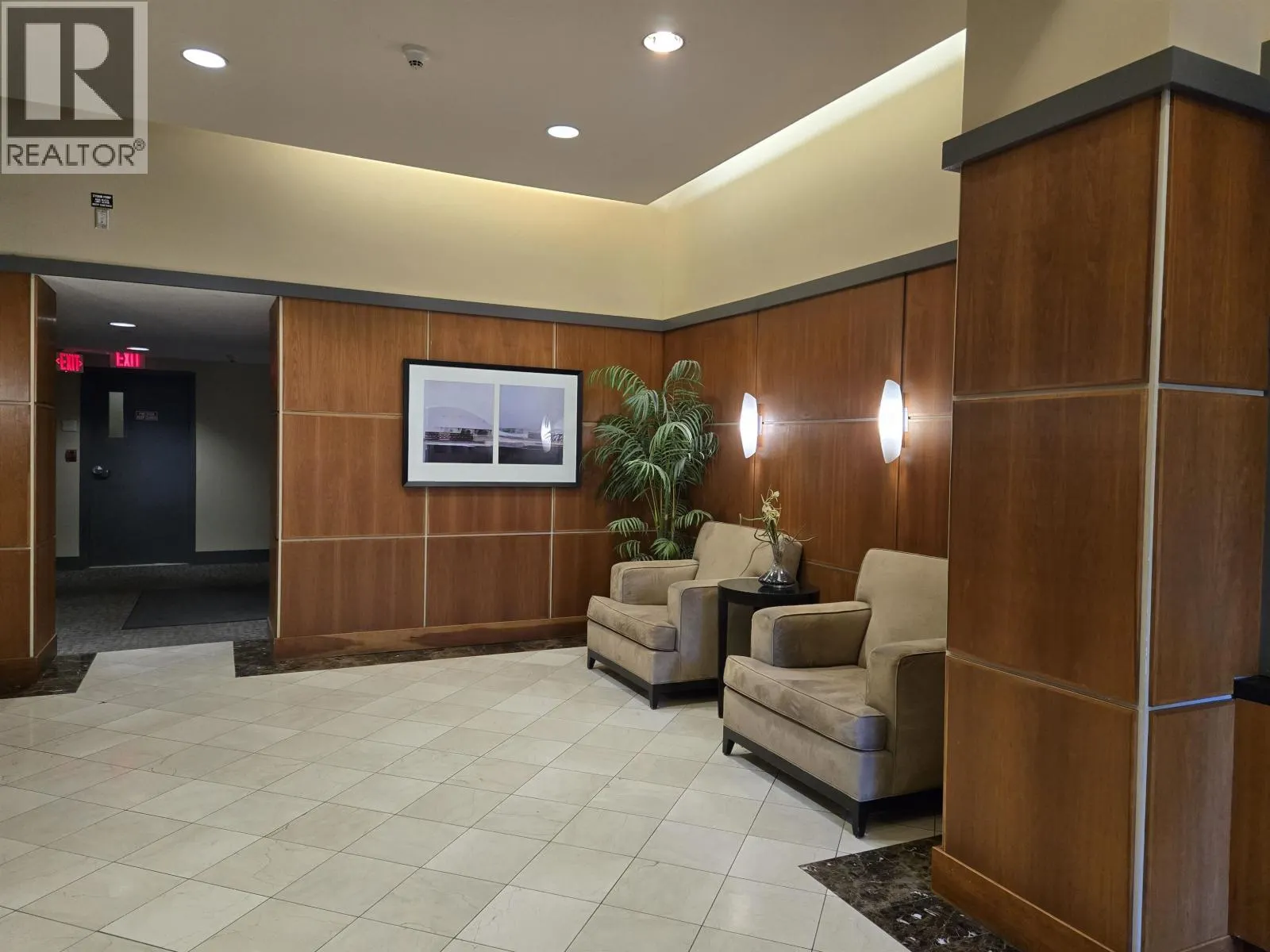 1427 5133 GARDEN CITY ROAD
