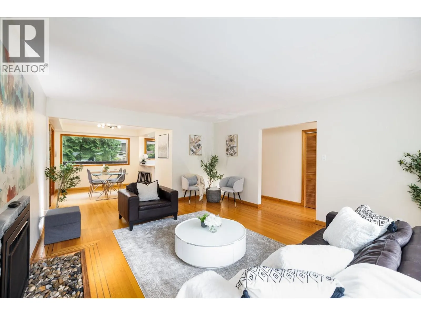 1561 MERLYNN CRESCENT