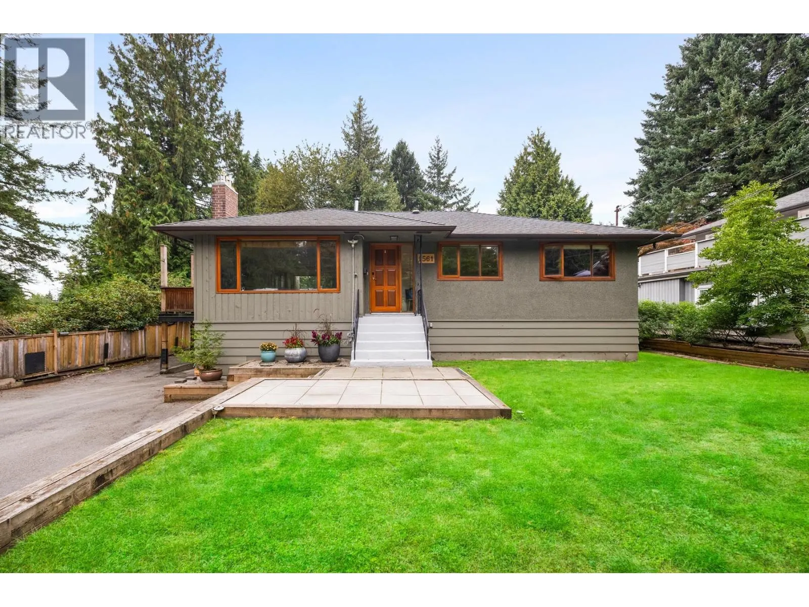 1561 MERLYNN CRESCENT