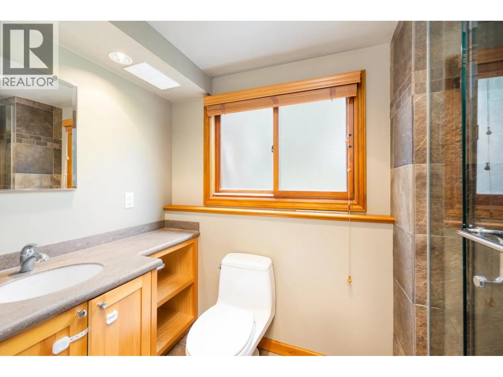1561 MERLYNN CRESCENT